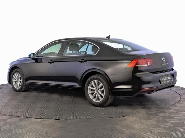 Volkswagen Passat B8 Рестайлинг с пробегом 2021 года, цена 2 210 000 рублей, 90268 км, седан, Автокод Объявления