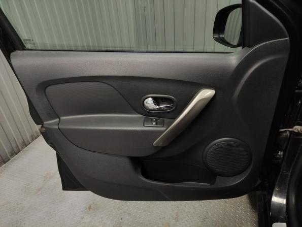 Renault Sandero II с пробегом 2015 года, цена 949 000 рублей, 131610 км, хэтчбек, Автокод Объявления