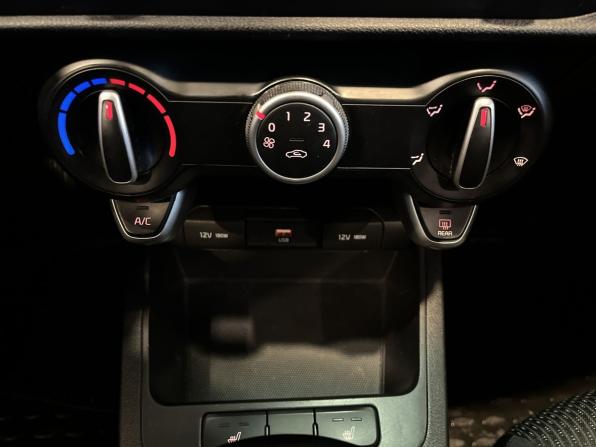 Kia Rio IV Рестайлинг с пробегом 2021 года, цена 1 479 000 рублей, 124853 км, седан, Автокод Объявления