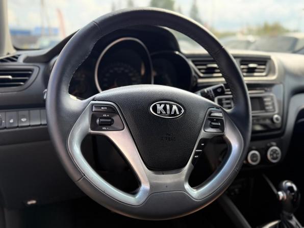 Kia Rio III Рестайлинг с пробегом 2015 года, цена 950 000 рублей, 145000 км, седан, Автокод Объявления