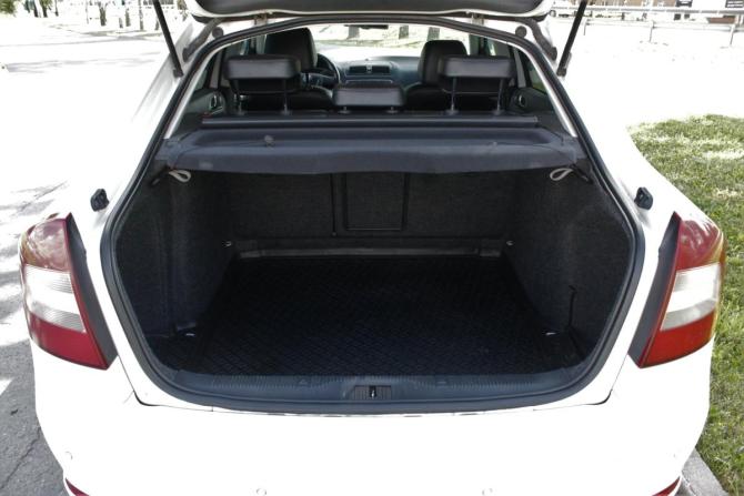 Skoda Octavia II (A5) Рестайлинг с пробегом 2012 года, цена 895 000 рублей, 290167 км, лифтбек, Автокод Объявления