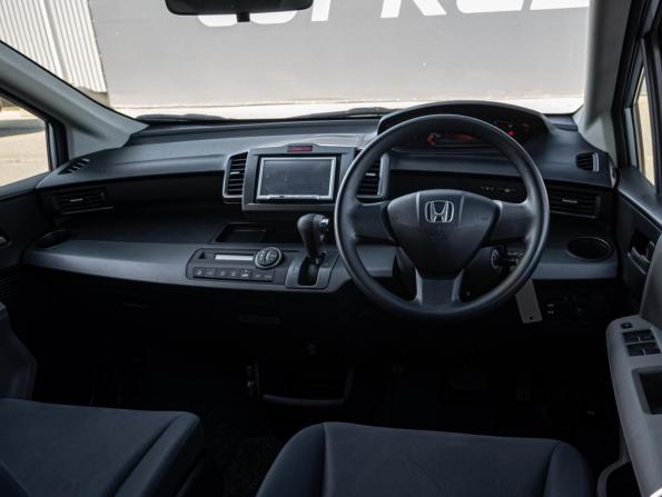 Honda Freed I с пробегом 2010 года, цена 1 115 000 рублей, 124006 км, компактвэн, Автокод Объявления