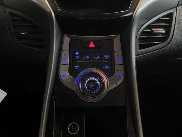Hyundai Elantra V (MD) с пробегом 2012 года, цена 600 000 рублей, 313391 км, седан, Автокод Объявления