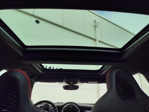 Mini Hatch III (F55/F56) Рестайлинг с пробегом 2018 года, цена 3 299 000 рублей, 46613 км, хэтчбек, Автокод Объявления