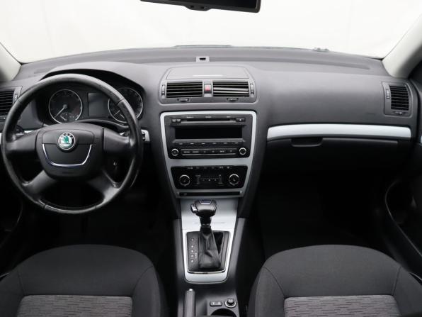 Skoda Octavia II (A5) Рестайлинг с пробегом 2010 года, цена 699 000 рублей, 253000 км, лифтбек, Автокод Объявления