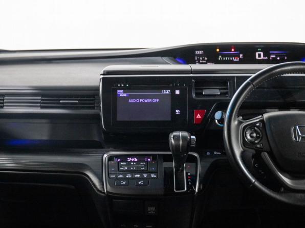 Honda Stepwgn V с пробегом 2015 года, цена 1 700 000 рублей, 144725 км, минивэн, Автокод Объявления