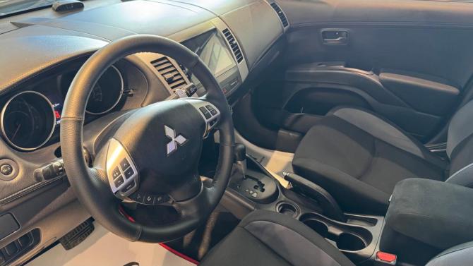 Mitsubishi Outlander II Рестайлинг с пробегом 2010 года, цена 959 000 рублей, 292268 км, внедорожник, Автокод Объявления
