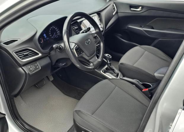 Hyundai Solaris II с пробегом 2017 года, цена 1 340 000 рублей, 130568 км, седан, Автокод Объявления