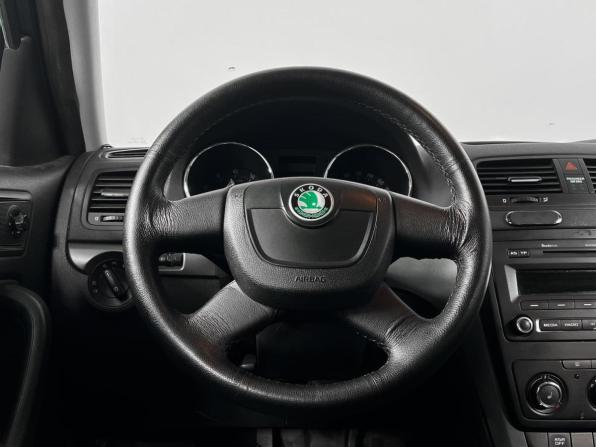 Skoda Yeti I с пробегом 2012 года, цена 729 900 рублей, 299886 км, внедорожник, Автокод Объявления