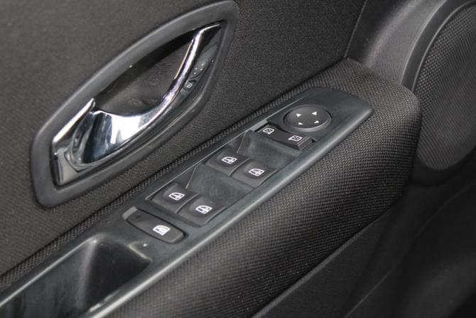 Renault Fluence I Рестайлинг с пробегом 2014 года, цена 680 000 рублей, 156000 км, седан, Автокод Объявления