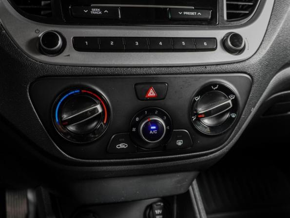 Hyundai Solaris II с пробегом 2018 года, цена 999 000 рублей, 127273 км, седан, Автокод Объявления