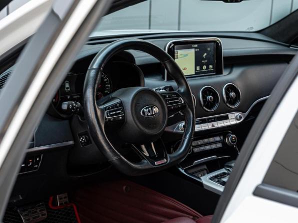 Kia Stinger I с пробегом 2018 года, цена 3 200 000 рублей, 132074 км, лифтбек, Автокод Объявления