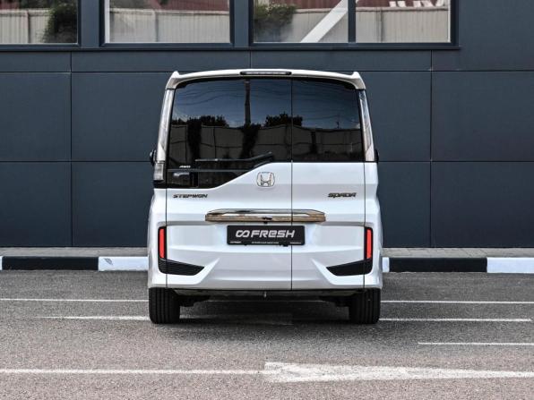 Honda Stepwgn V Рестайлинг с пробегом 2019 года, цена 2 739 000 рублей, 67217 км, минивэн, Автокод Объявления