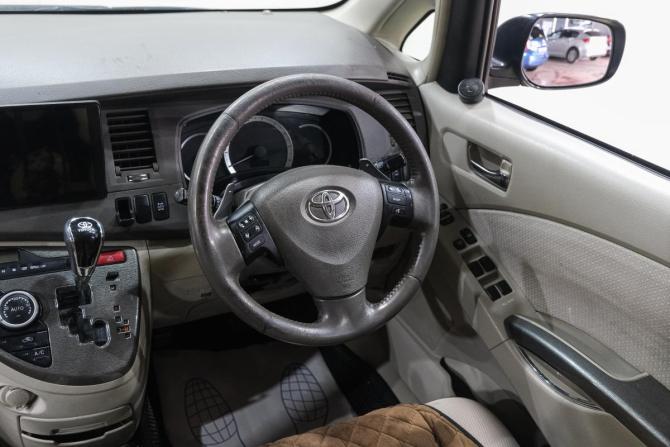 Toyota ISis I Рестайлинг с пробегом 2008 года, цена 1 169 000 рублей, 152000 км, компактвэн, Автокод Объявления