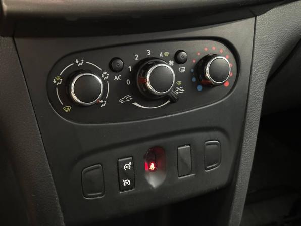 Renault Sandero II с пробегом 2014 года, цена 835 000 рублей, 181738 км, хэтчбек, Автокод Объявления