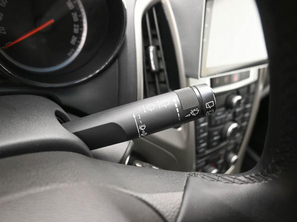 Opel Astra J с пробегом 2011 года, цена 655 000 рублей, 200355 км, хэтчбек, Автокод Объявления