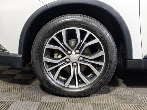 Mitsubishi Outlander III Рестайлинг 2 с пробегом 2015 года, цена 1 709 000 рублей, 69122 км, внедорожник, Автокод Объявления