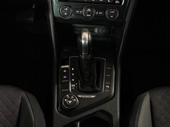 Volkswagen Tiguan II с пробегом 2018 года, цена 2 499 000 рублей, 184000 км, внедорожник, Автокод Объявления