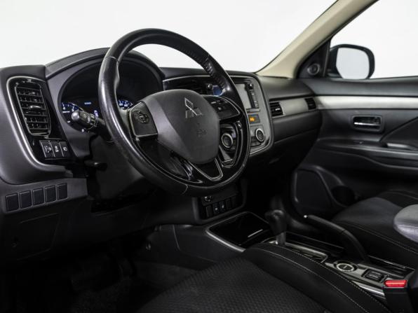 Mitsubishi Outlander III Рестайлинг 2 с пробегом 2017 года, цена 1 889 000 рублей, 116197 км, внедорожник, Автокод Объявления