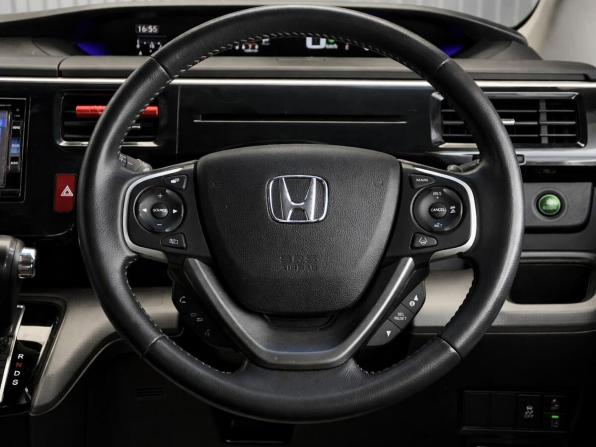 Honda Stepwgn V Рестайлинг с пробегом 2017 года, цена 2 307 000 рублей, 120875 км, минивэн, Автокод Объявления
