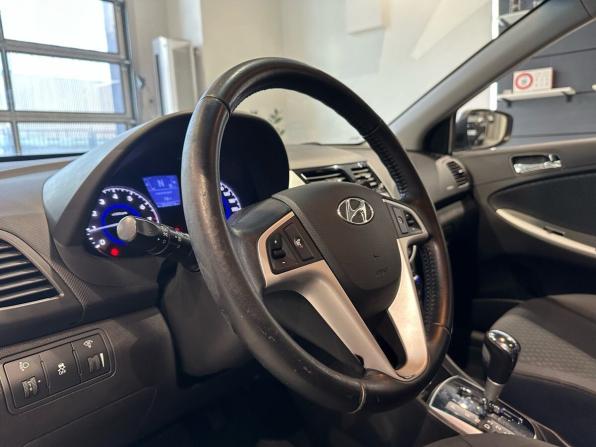 Hyundai Solaris I с пробегом 2012 года, цена 715 000 рублей, 204215 км, хэтчбек, Автокод Объявления