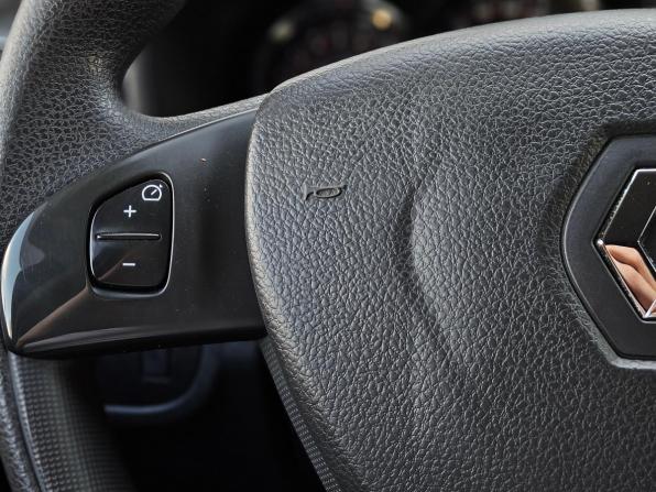 Renault Sandero II с пробегом 2016 года, цена 980 000 рублей, 60000 км, хэтчбек, Автокод Объявления