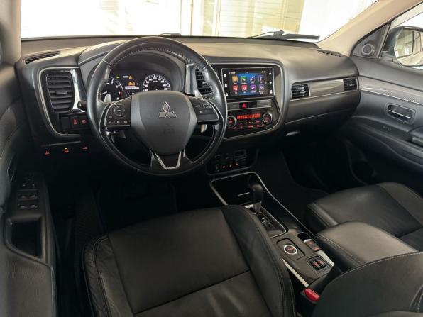 Mitsubishi Outlander III Рестайлинг 3 с пробегом 2018 года, цена 2 335 000 рублей, 99359 км, внедорожник, Автокод Объявления
