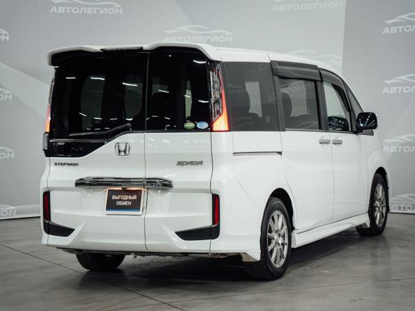 Honda Stepwgn V с пробегом 2015 года, цена 1 890 000 рублей, 92900 км, минивэн, Автокод Объявления