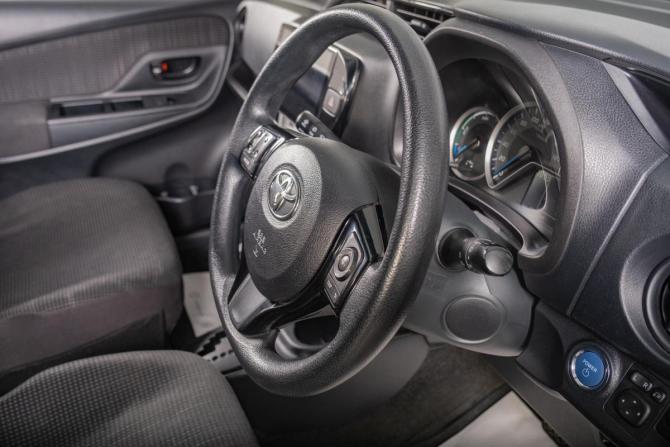 Toyota Vitz III (XP130) Рестайлинг 2 с пробегом 2017 года, цена 1 279 000 рублей, 72500 км, хэтчбек, Автокод Объявления