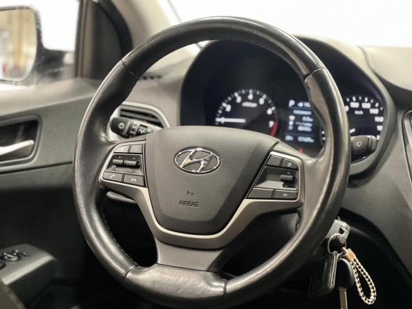 Hyundai Solaris II с пробегом 2017 года, цена 1 350 500 рублей, 121000 км, седан, Автокод Объявления