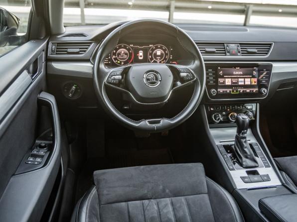 Skoda Superb III Рестайлинг с пробегом 2021 года, цена 2 698 000 рублей, 73979 км, лифтбек, Автокод Объявления