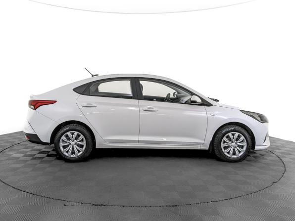 Hyundai Solaris II Рестайлинг с пробегом 2022 года, цена 1 690 000 рублей, 49356 км, седан, Автокод Объявления