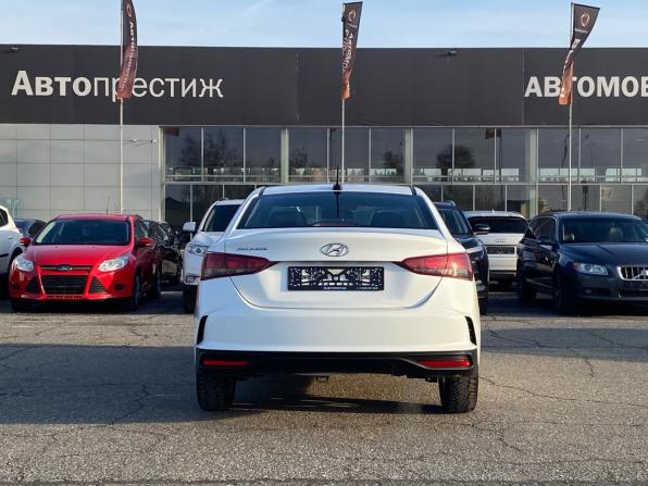Hyundai Solaris II Рестайлинг с пробегом 2020 года, цена 1 345 000 рублей, 74779 км, седан, Автокод Объявления