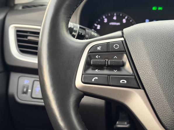 Hyundai Solaris II с пробегом 2017 года, цена 1 240 000 рублей, 114000 км, седан, Автокод Объявления