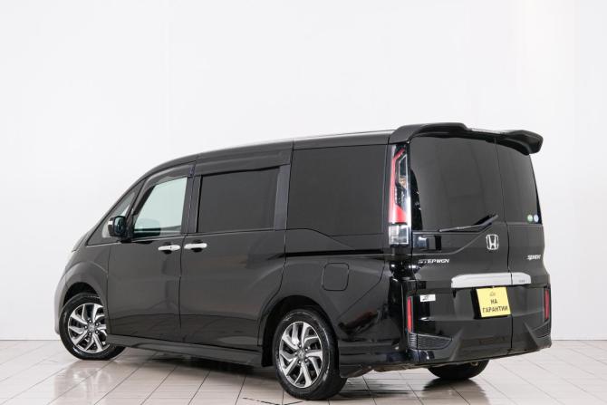 Honda Stepwgn V с пробегом 2015 года, цена 1 699 000 рублей, 127000 км, минивэн, Автокод Объявления