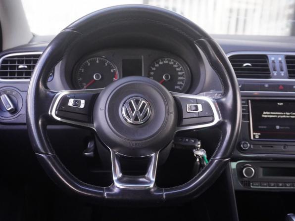 Volkswagen Polo V Рестайлинг с пробегом 2019 года, цена 1 713 000 рублей, 103977 км, седан, Автокод Объявления