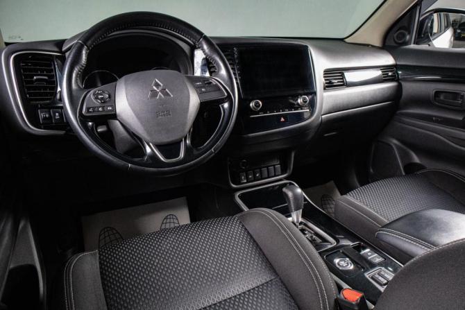 Mitsubishi Outlander III Рестайлинг 3 с пробегом 2021 года, цена 2 599 000 рублей, 75000 км, внедорожник, Автокод Объявления