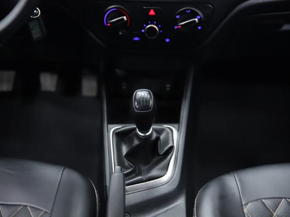 Hyundai Solaris II с пробегом 2017 года, цена 970 000 рублей, 166409 км, седан, Автокод Объявления