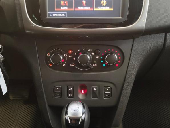 Renault Logan II с пробегом 2018 года, цена 640 000 рублей, 236027 км, седан, Автокод Объявления