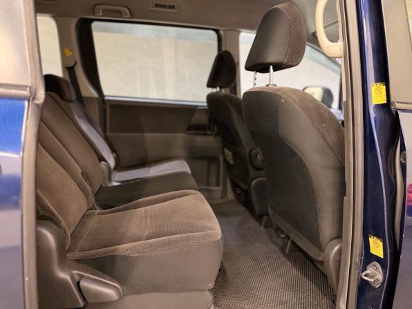 Toyota Voxy II (R70) с пробегом 2009 года, цена 888 000 рублей, 292029 км, минивэн, Автокод Объявления