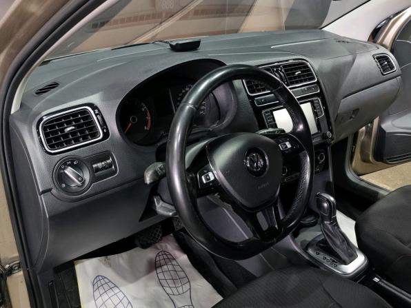 Volkswagen Polo V Рестайлинг с пробегом 2017 года, цена 1 380 000 рублей, 130205 км, седан, Автокод Объявления