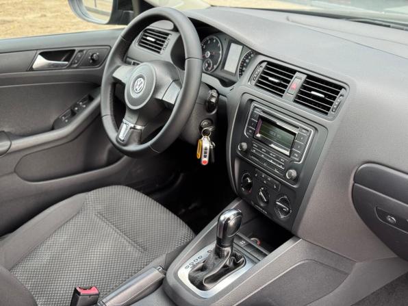 Volkswagen Jetta VI Рестайлинг с пробегом 2014 года, цена 930 000 рублей, 236600 км, седан, Автокод Объявления