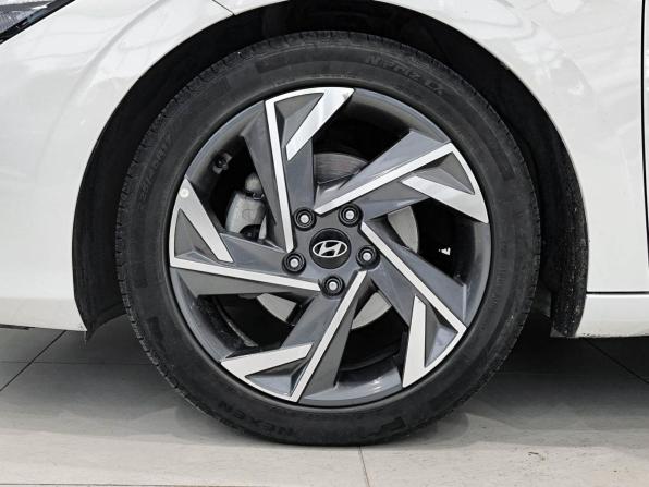 Hyundai Elantra VII (CN7) Рестайлинг с пробегом 2024 года, цена 1 880 000 рублей, 124000 км, седан, Автокод Объявления