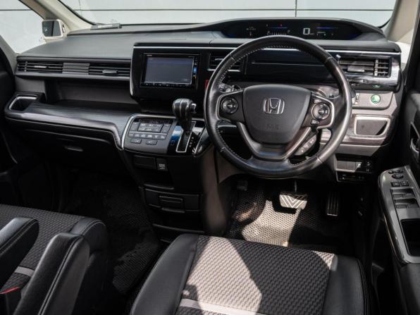Honda Stepwgn V с пробегом 2016 года, цена 2 170 000 рублей, 96221 км, минивэн, Автокод Объявления