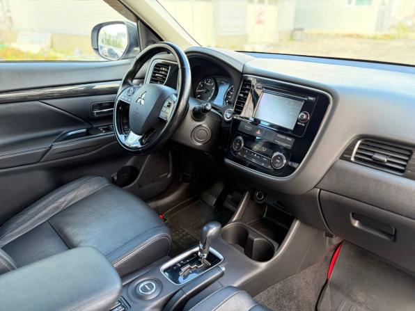 Mitsubishi Outlander III Рестайлинг 2 с пробегом 2015 года, цена 1 575 000 рублей, 159000 км, внедорожник, Автокод Объявления