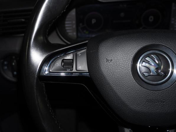 Skoda Octavia III (A7) Рестайлинг с пробегом 2018 года, цена 1 807 000 рублей, 66000 км, лифтбек, Автокод Объявления