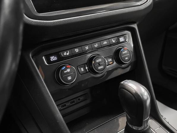 Volkswagen Tiguan II с пробегом 2018 года, цена 2 423 000 рублей, 101977 км, внедорожник, Автокод Объявления