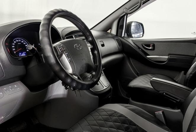 Hyundai H-1 II Рестайлинг с пробегом 2018 года, цена 2 450 000 рублей, 195600 км, минивэн, Автокод Объявления