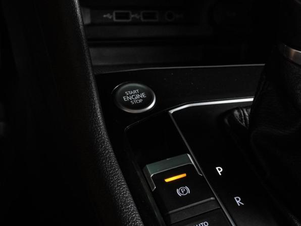 Volkswagen Tiguan II с пробегом 2018 года, цена 2 168 000 рублей, 157739 км, внедорожник, Автокод Объявления