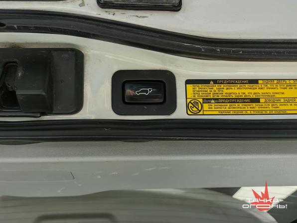 Toyota Land Cruiser 200 Series Рестайлинг 1 с пробегом 2013 года, цена 3 048 000 рублей, 270000 км, внедорожник, Автокод Объявления